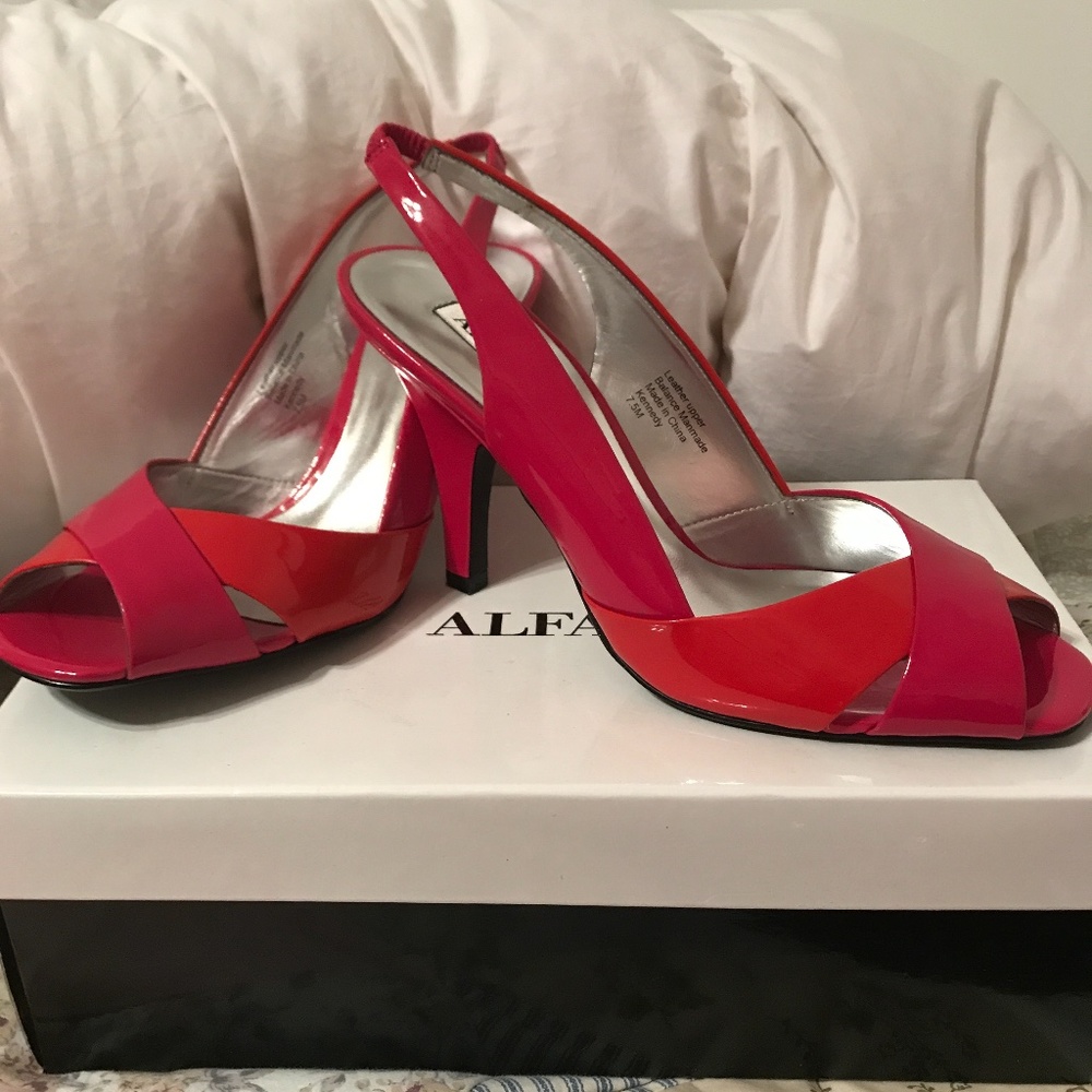 Very pretty fuchsia sling back worn about 2 hours
